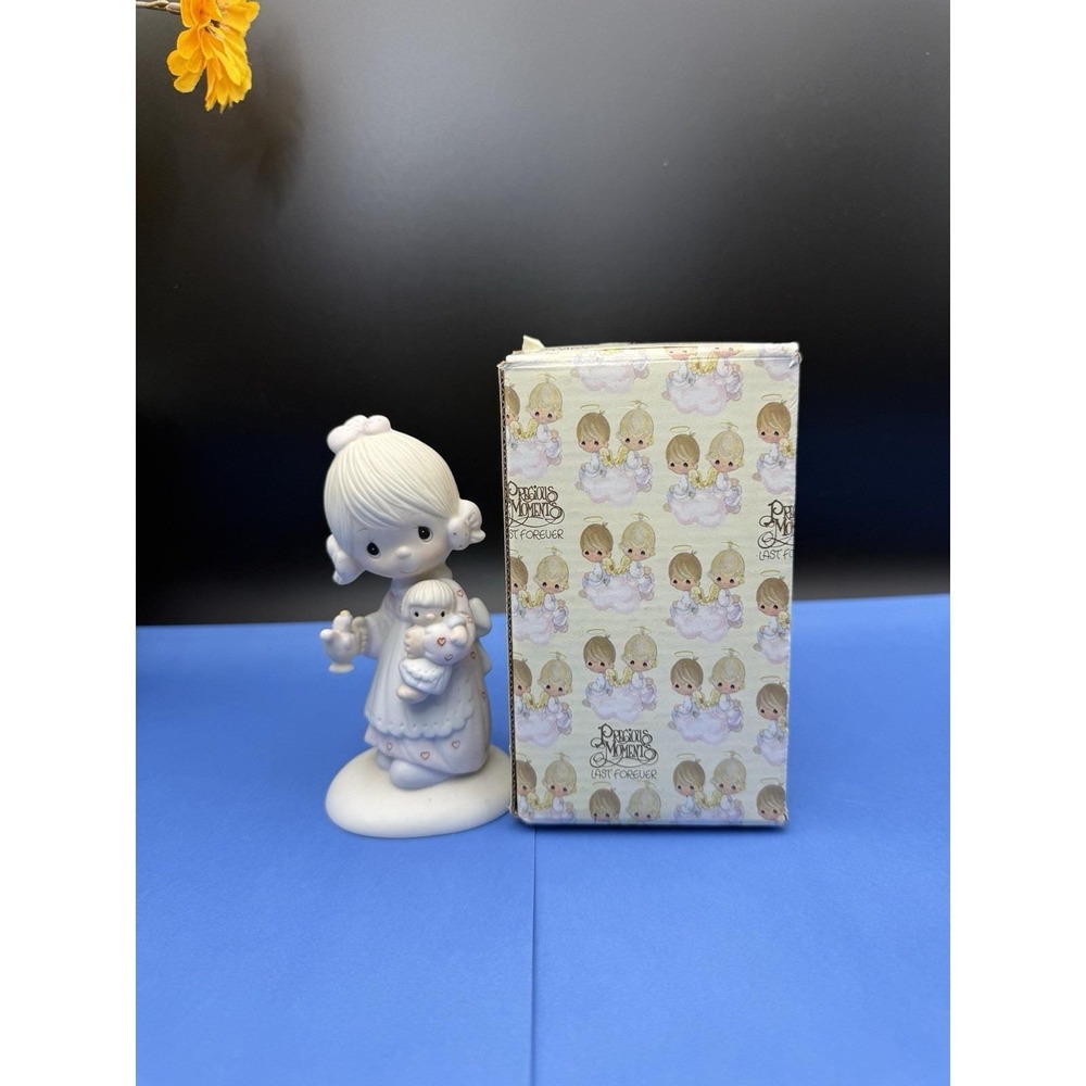 Precious Moments E-1373/G "Jesus is the Light" Girl With‎ Candle -Mint w/Box,